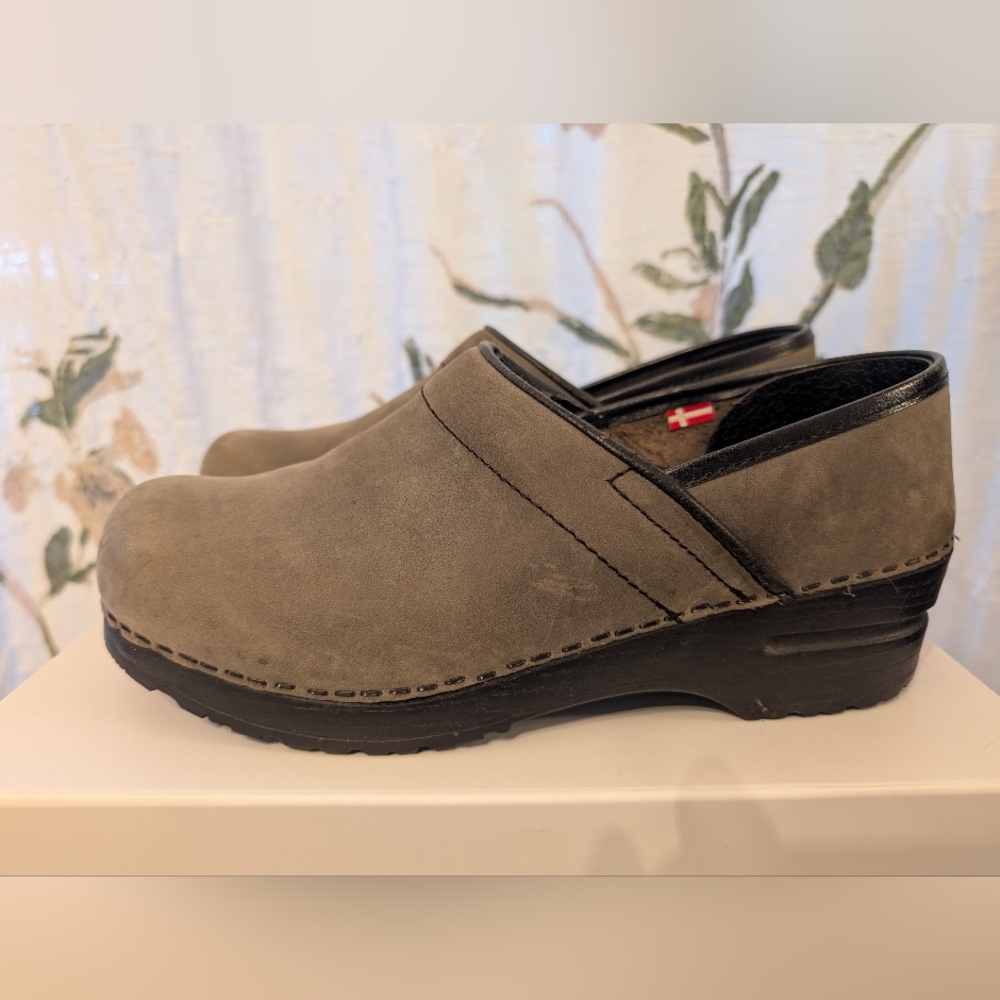 Sanita Women's Gray Clogs Size 39